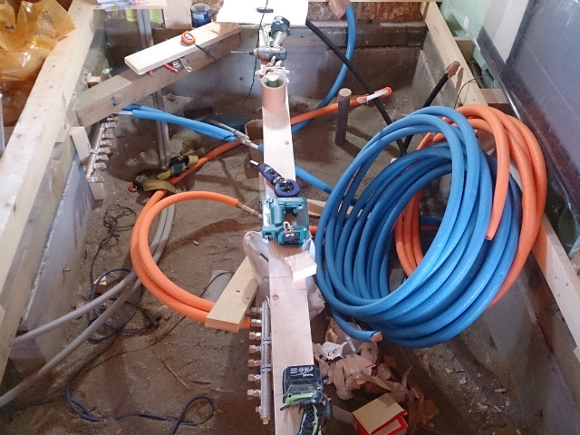 給水、給湯配管は維持管理の容易な架橋ポリ管を採用